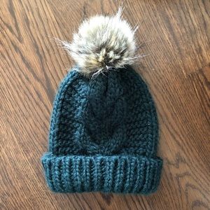 Taylor Swift’s green top shop hat